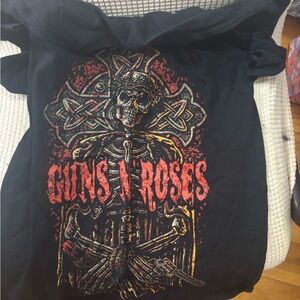 Edgy Black Graphic Tee with Skull Design